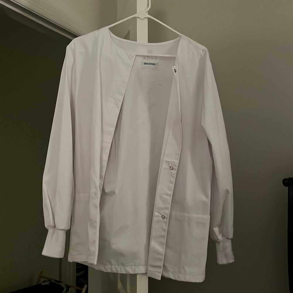 Women’s white scrub jacket